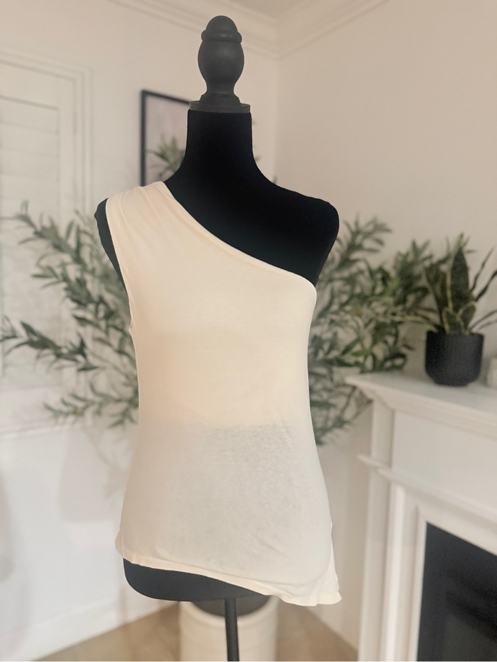 HOLLISTER One-Shoulder Cream Women's Top